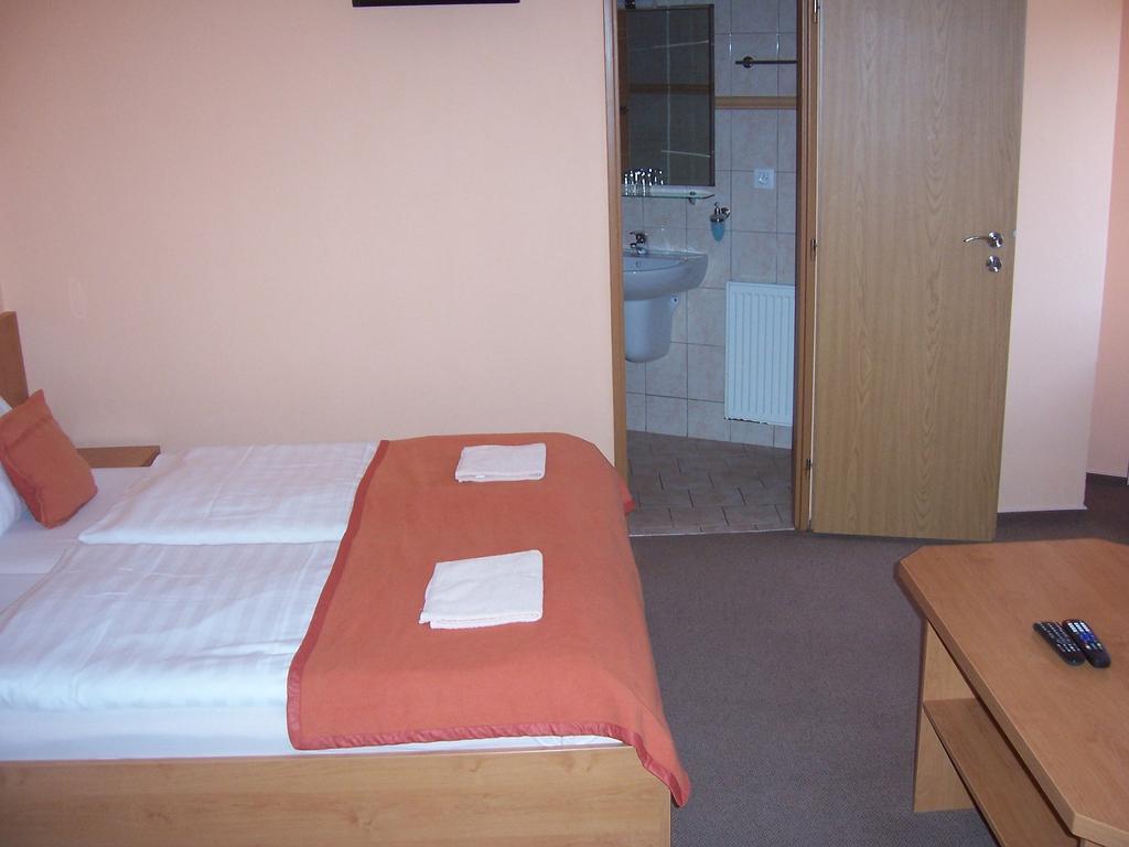 Pension Euro Mikulov Exterior foto